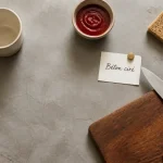 Plan de travail beton cire inconvenients : fissures et taches sur béton ciré en cuisine